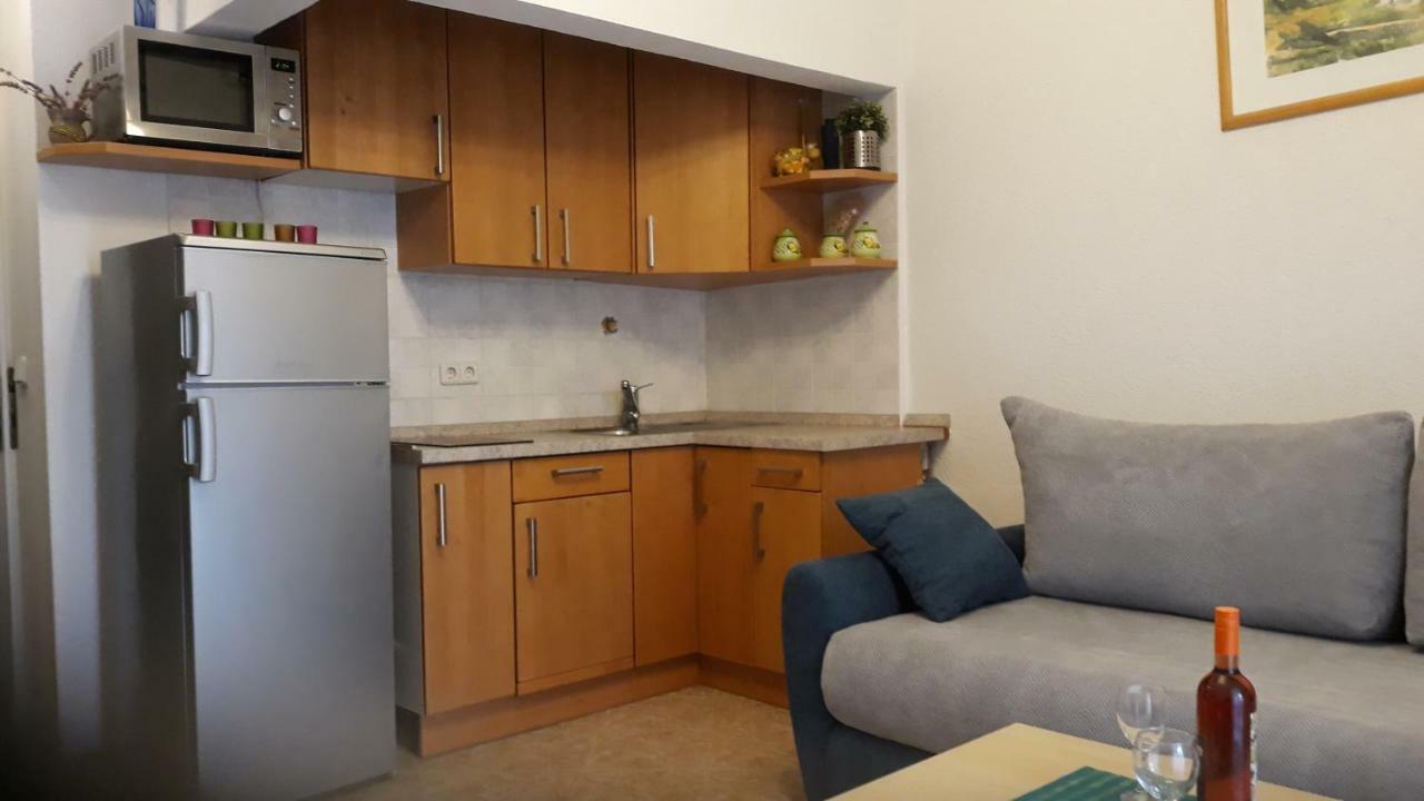 Apatmani Peternel Apartment Vir Ngoại thất bức ảnh