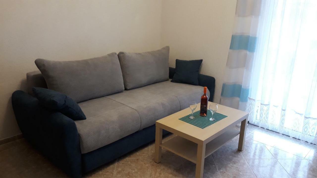 Apatmani Peternel Apartment Vir Ngoại thất bức ảnh